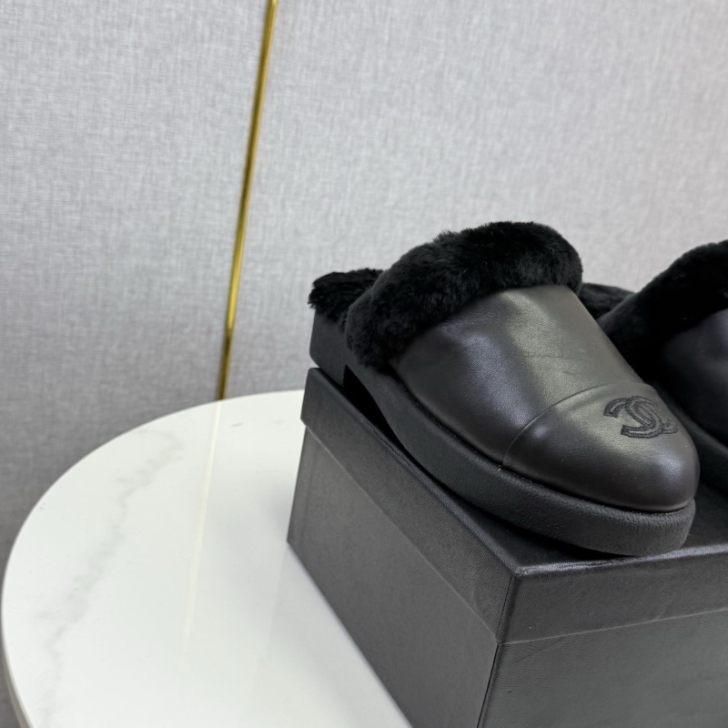 Ch**el slippers